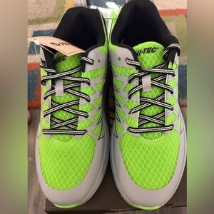 Hi-Tec men’s 8.5 demolisher low show- new in box